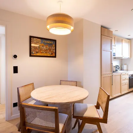 Avec Terrasse Et Parking Centre St-tropez * סן טרופז